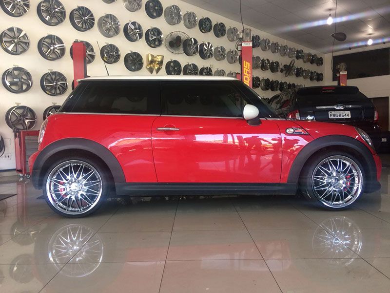 Mini Cooper Personalizado com Rodas e Pneus