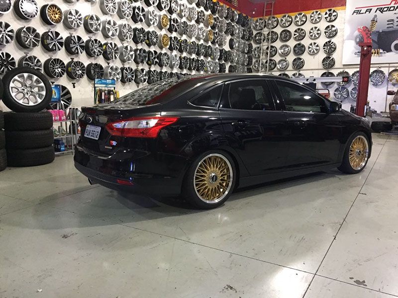 Ford Focus Sedan Customizado