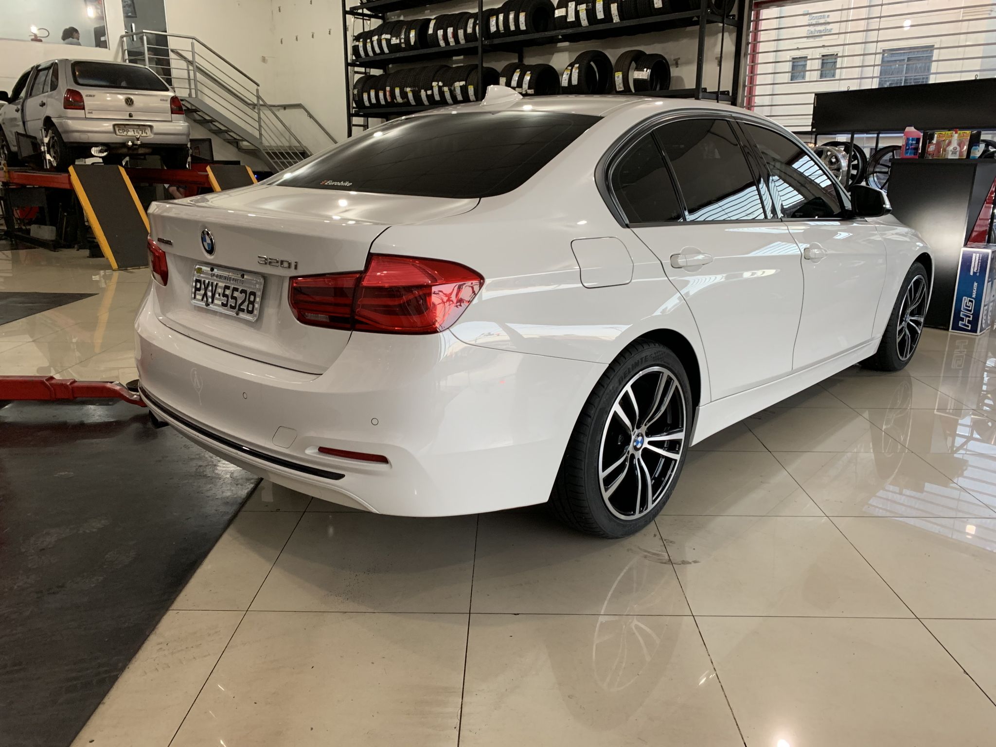 BMW 320i